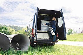 Mobile Kanalinspektion: Kameratechnik zur Prüfung des Zustands von Rohrleitungen vor Ort.