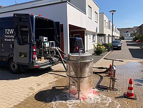 Spülfahrzeug mit Spüldatenerfassung und Filtersystem zur Anreicherung von Invertebraten